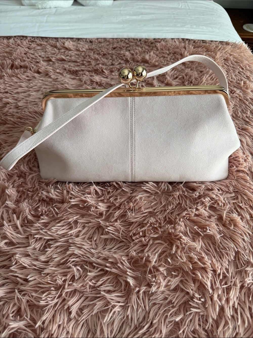 Elegant pink kiss lock Shoulder Bag with Gold Hardware